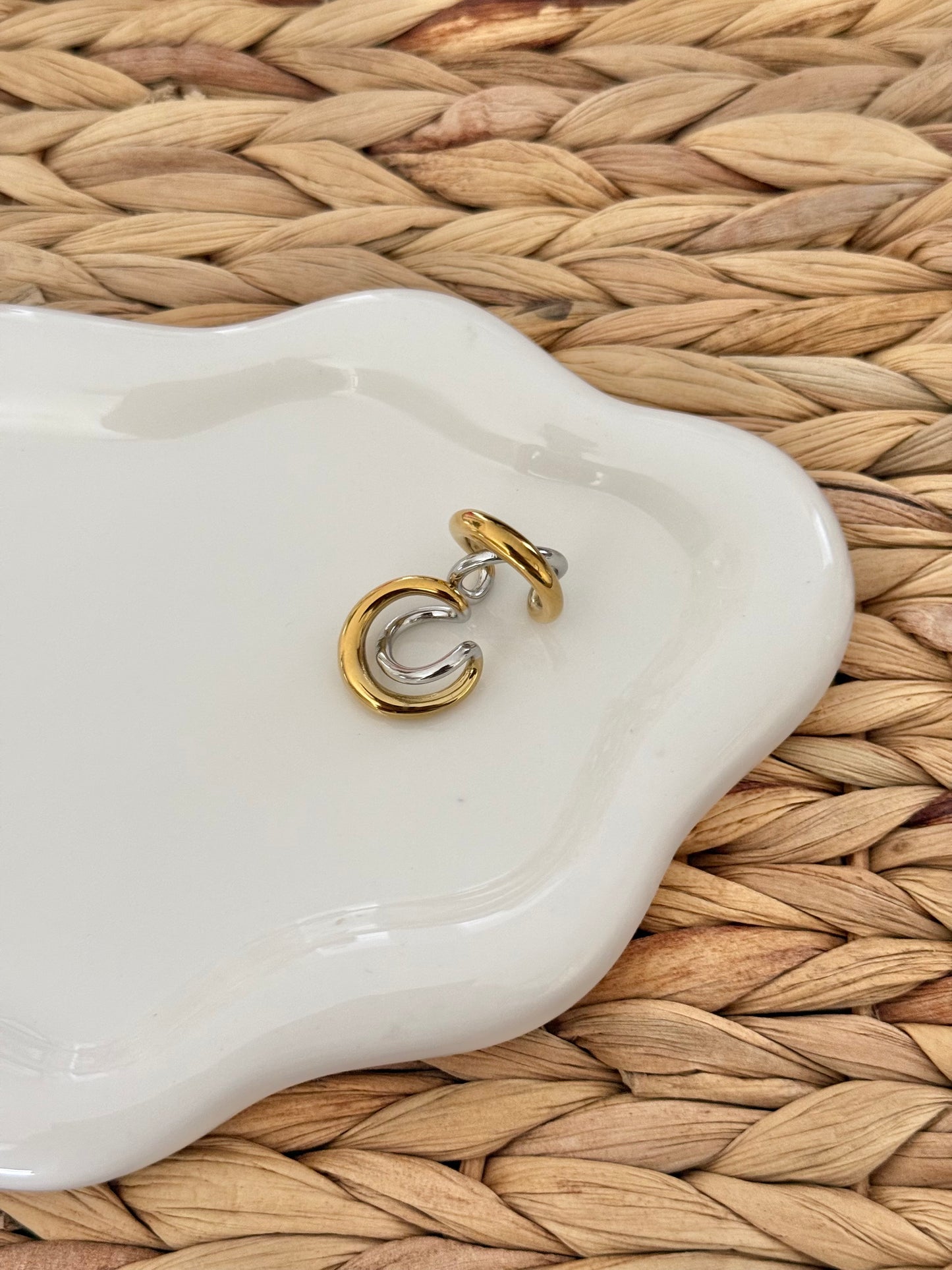 Linked ear cuff