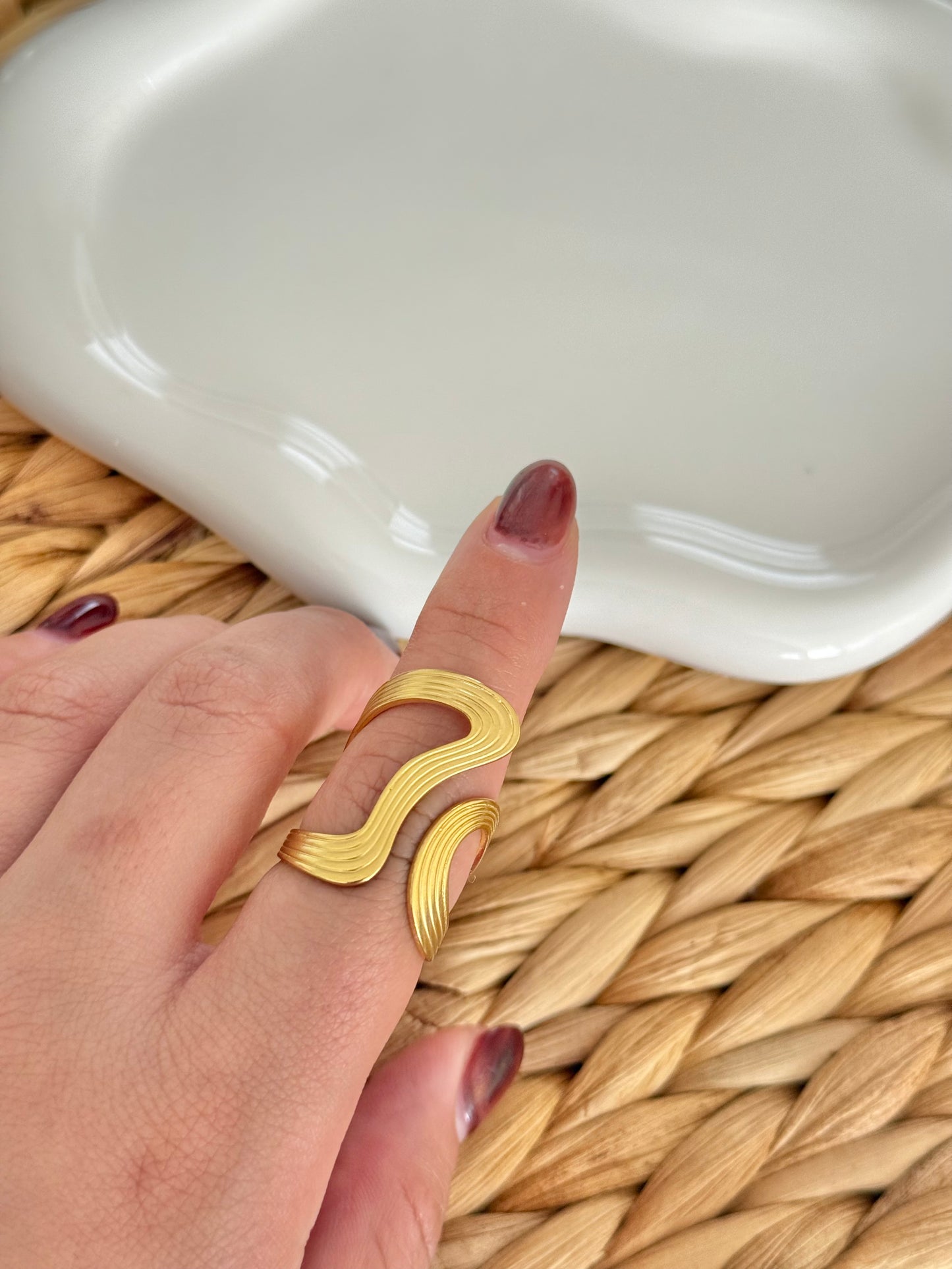 Curve ring