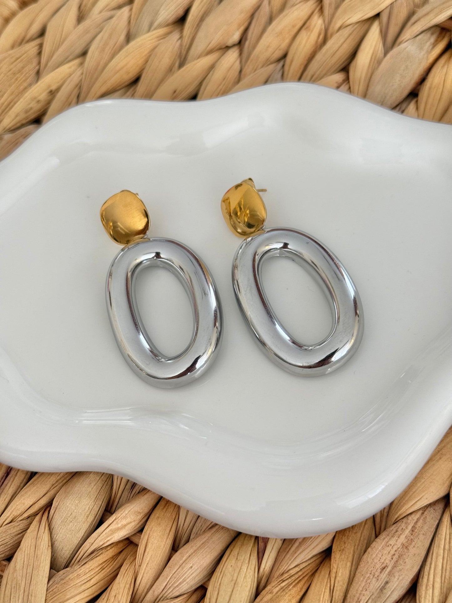 Round double tone stud