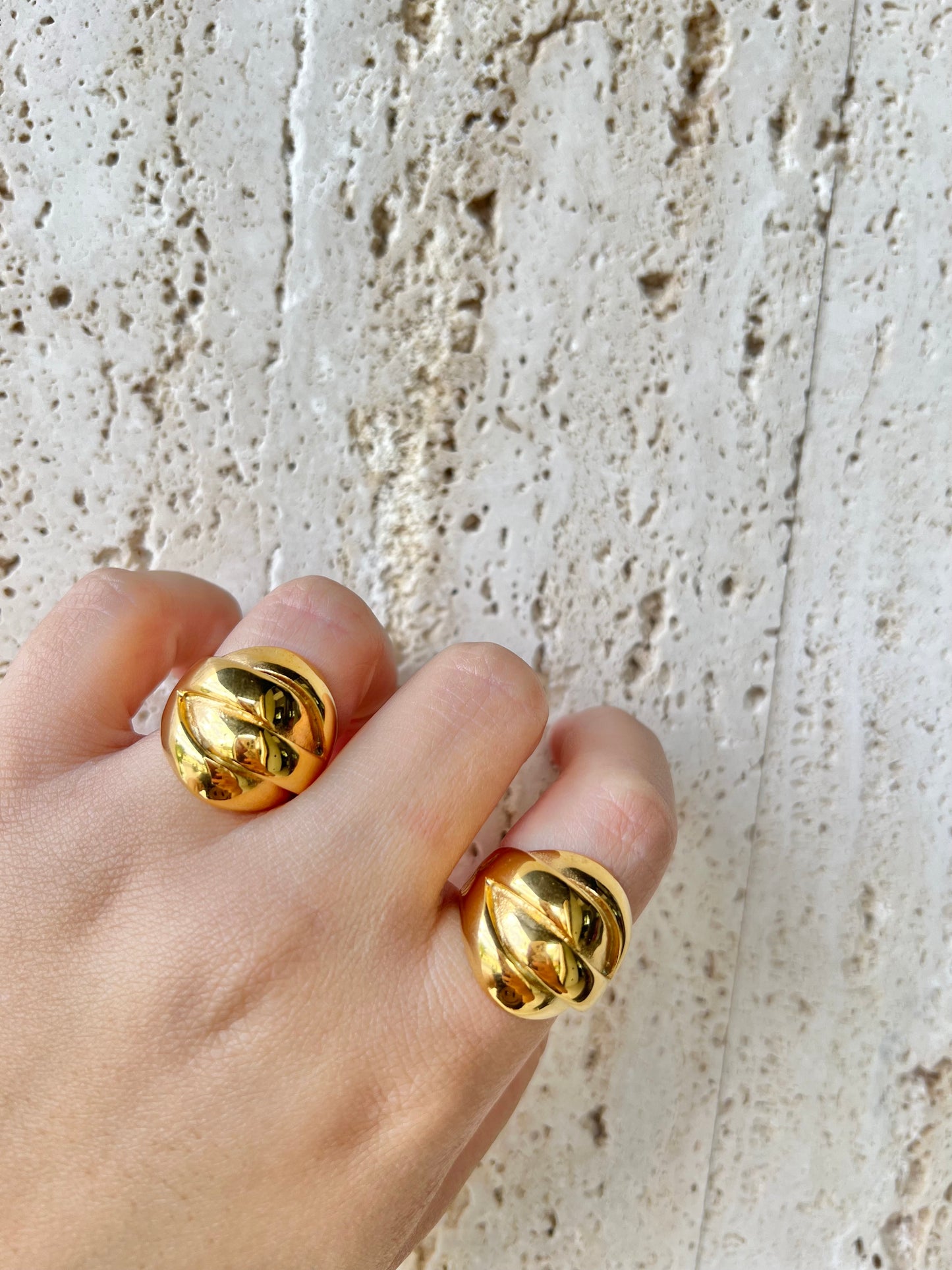 Croissant ring