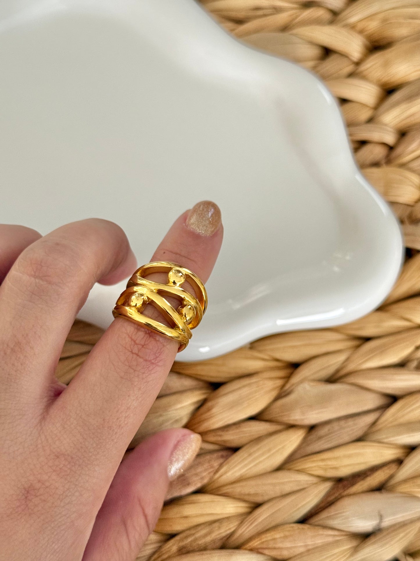 Wave ball ring