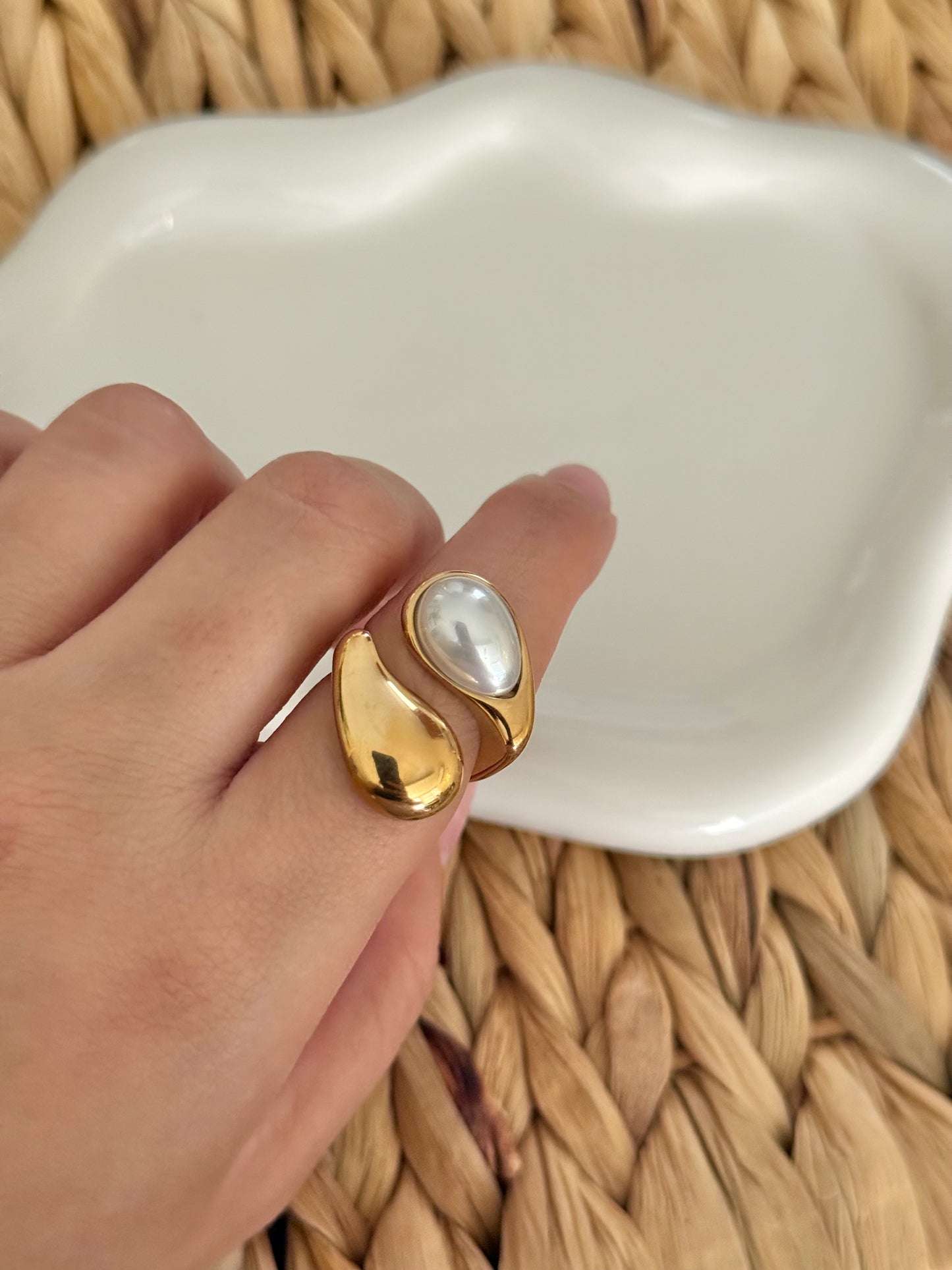 Ojo de tigre & pearl ring