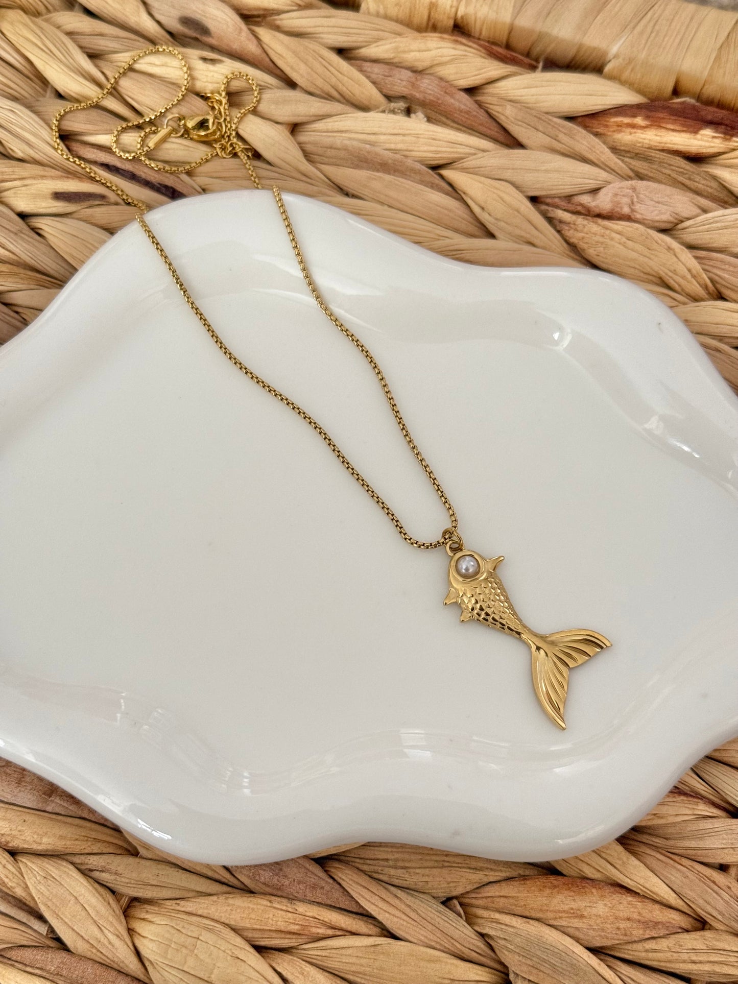 Pearlfish necklace