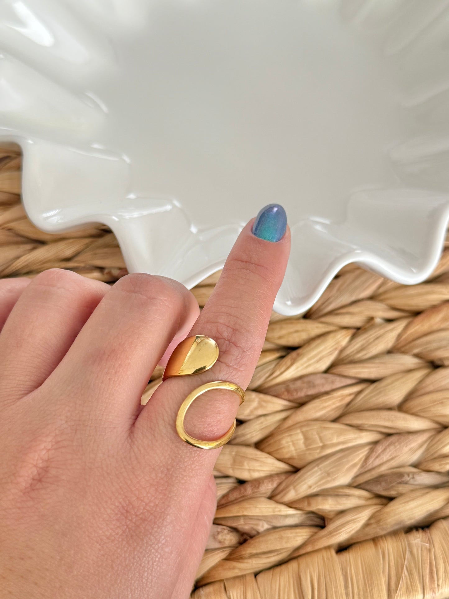 Amadora gold ring