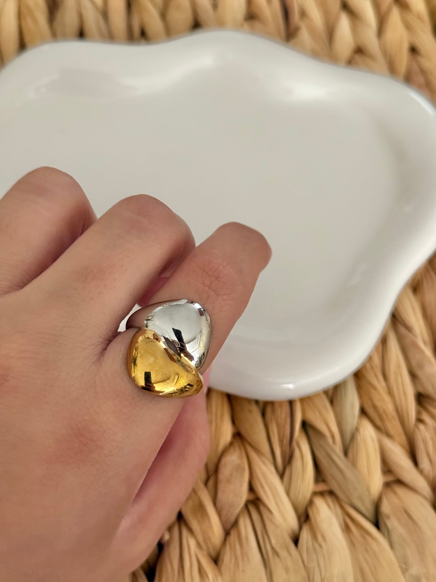 Carla double tone ring
