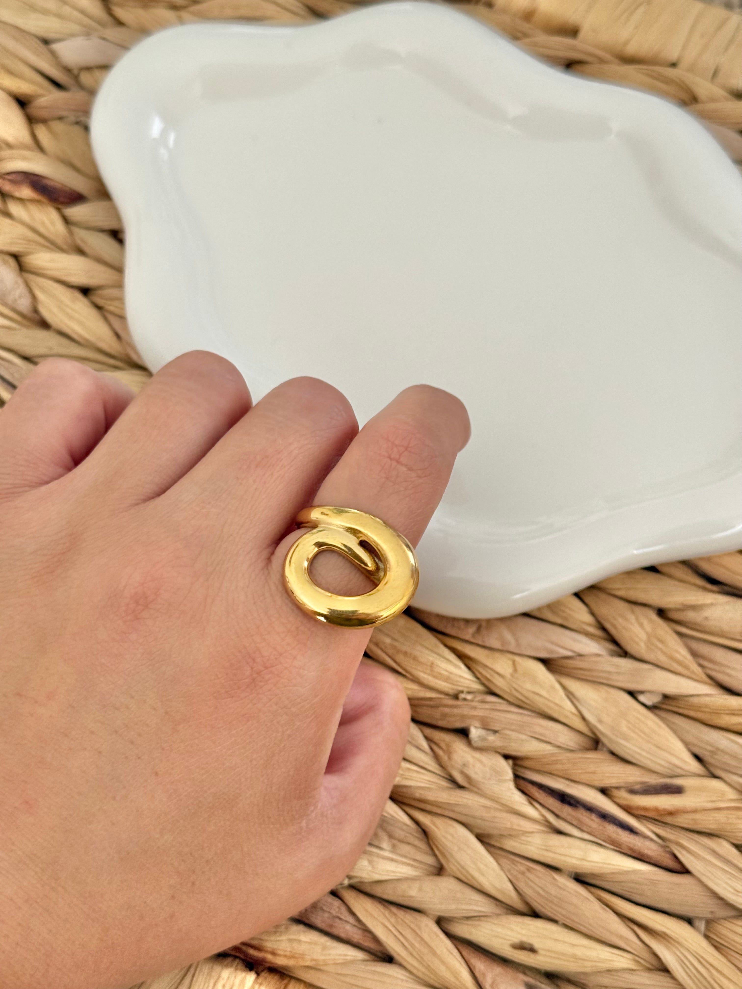 Knot chunk ring