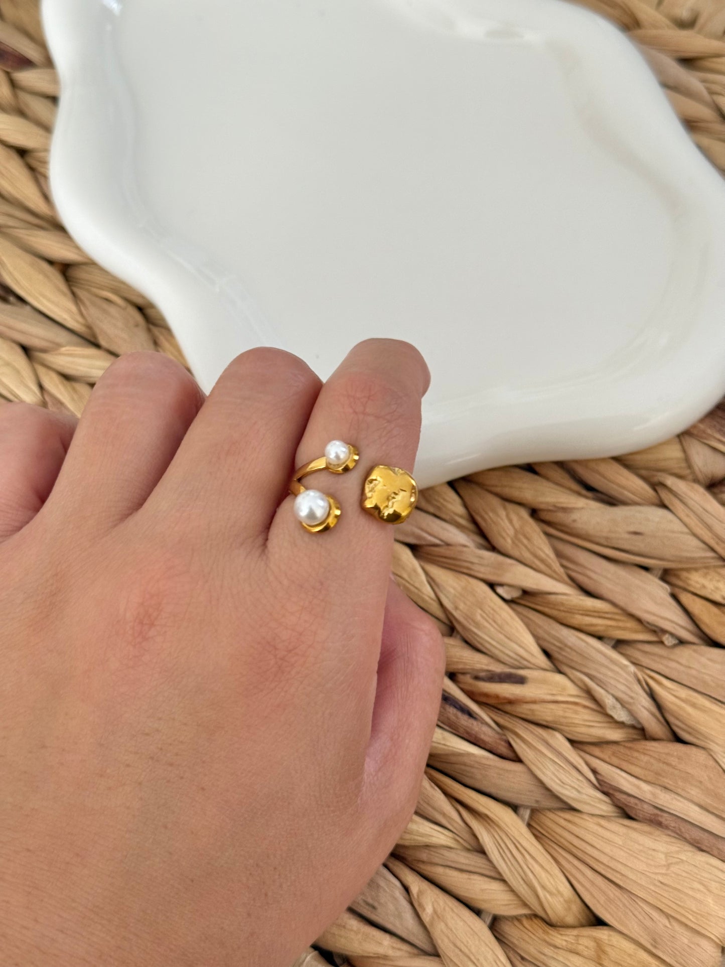 Dots pearl ring