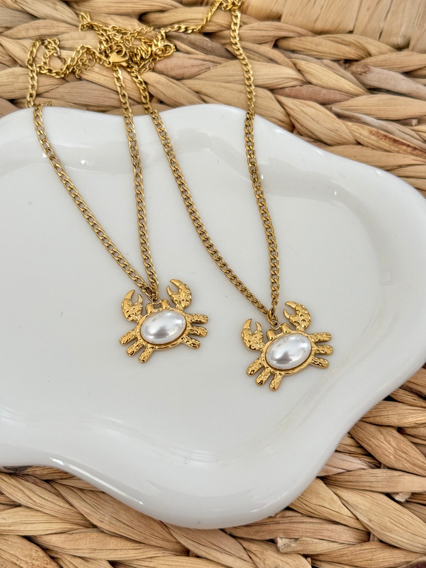 Crab pearl necklace