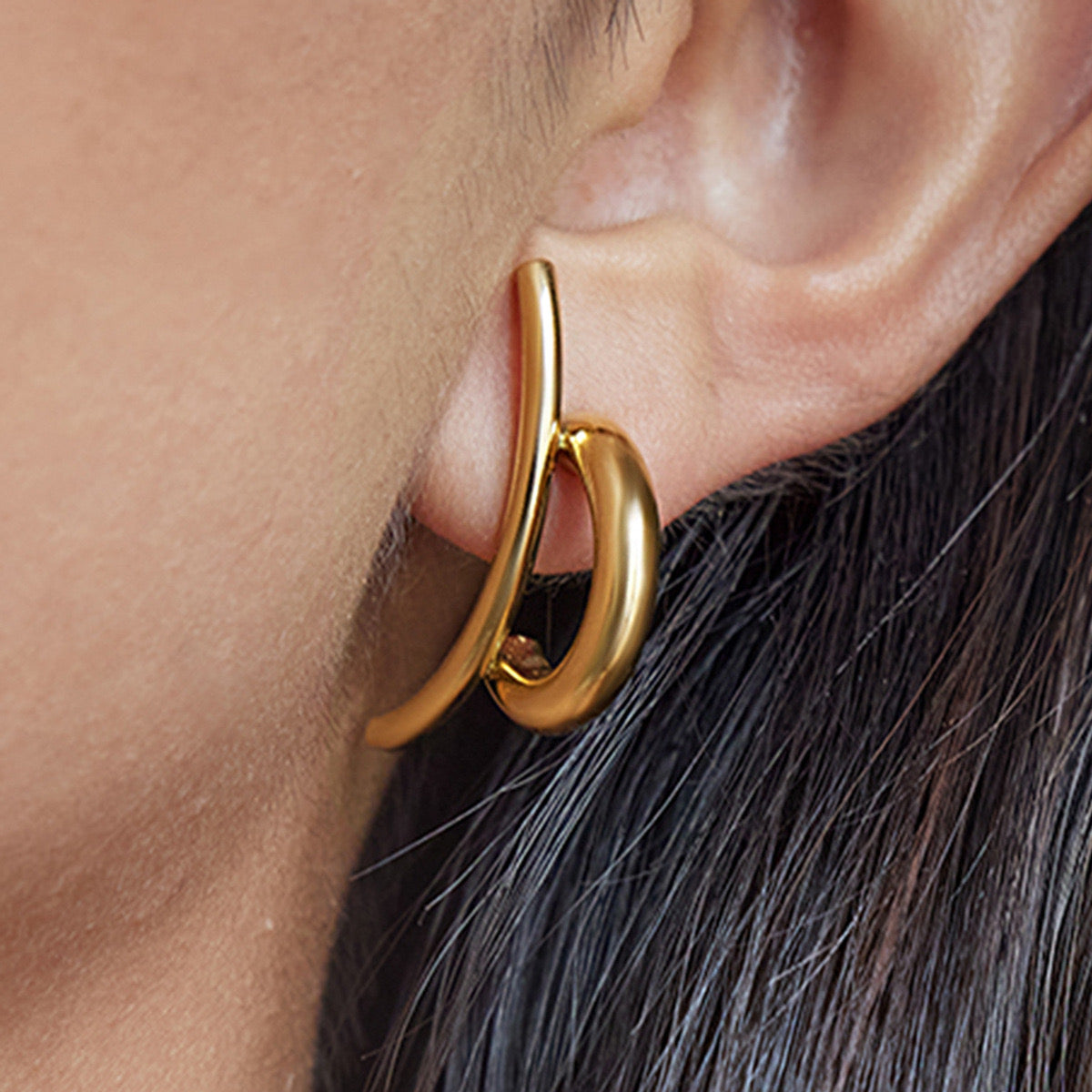 Split gold earrings