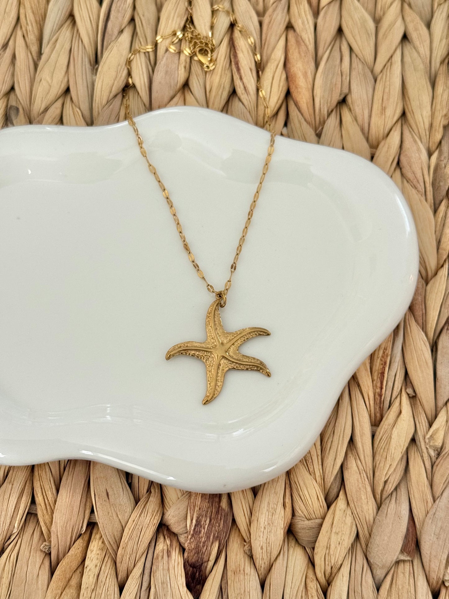 Starfish gold necklace