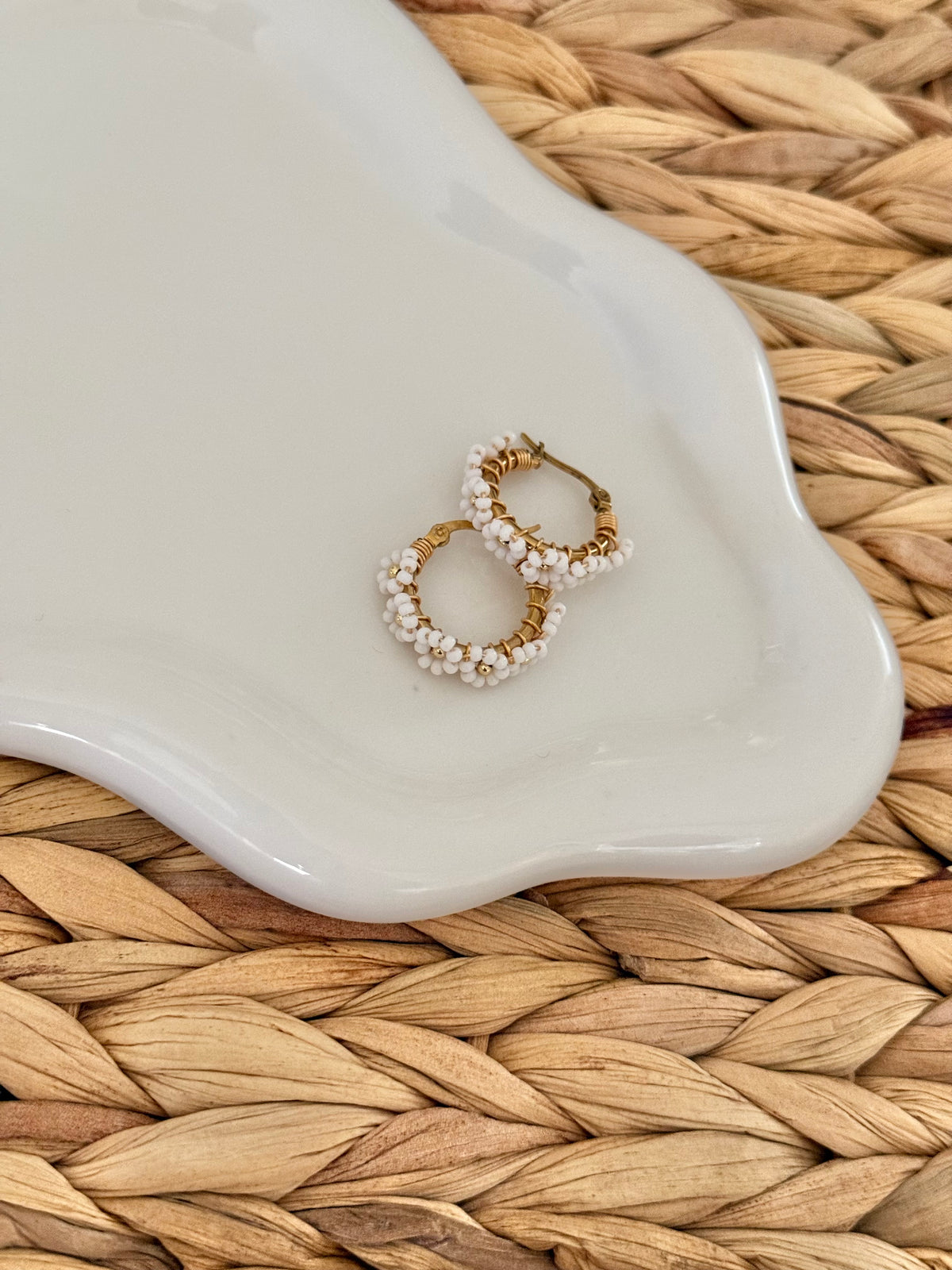 Flowers white hoops