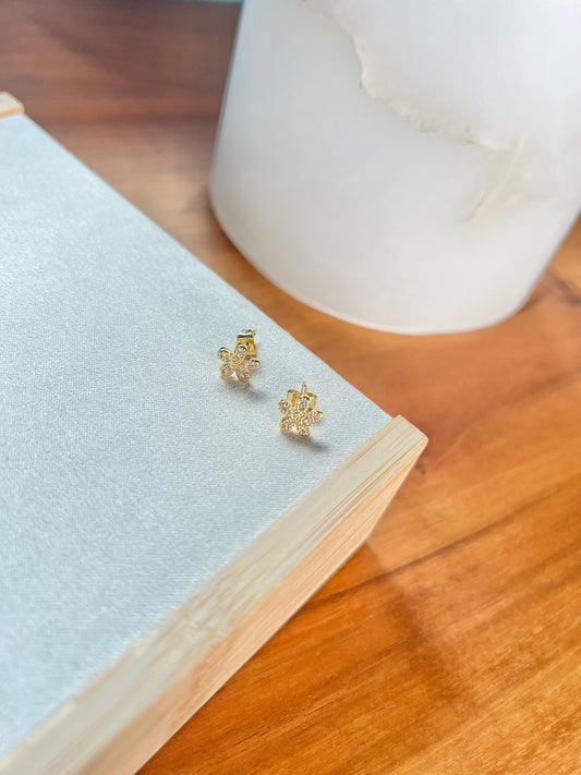 Clover studs
