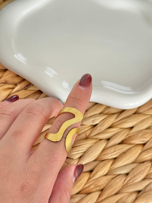 Curve ring