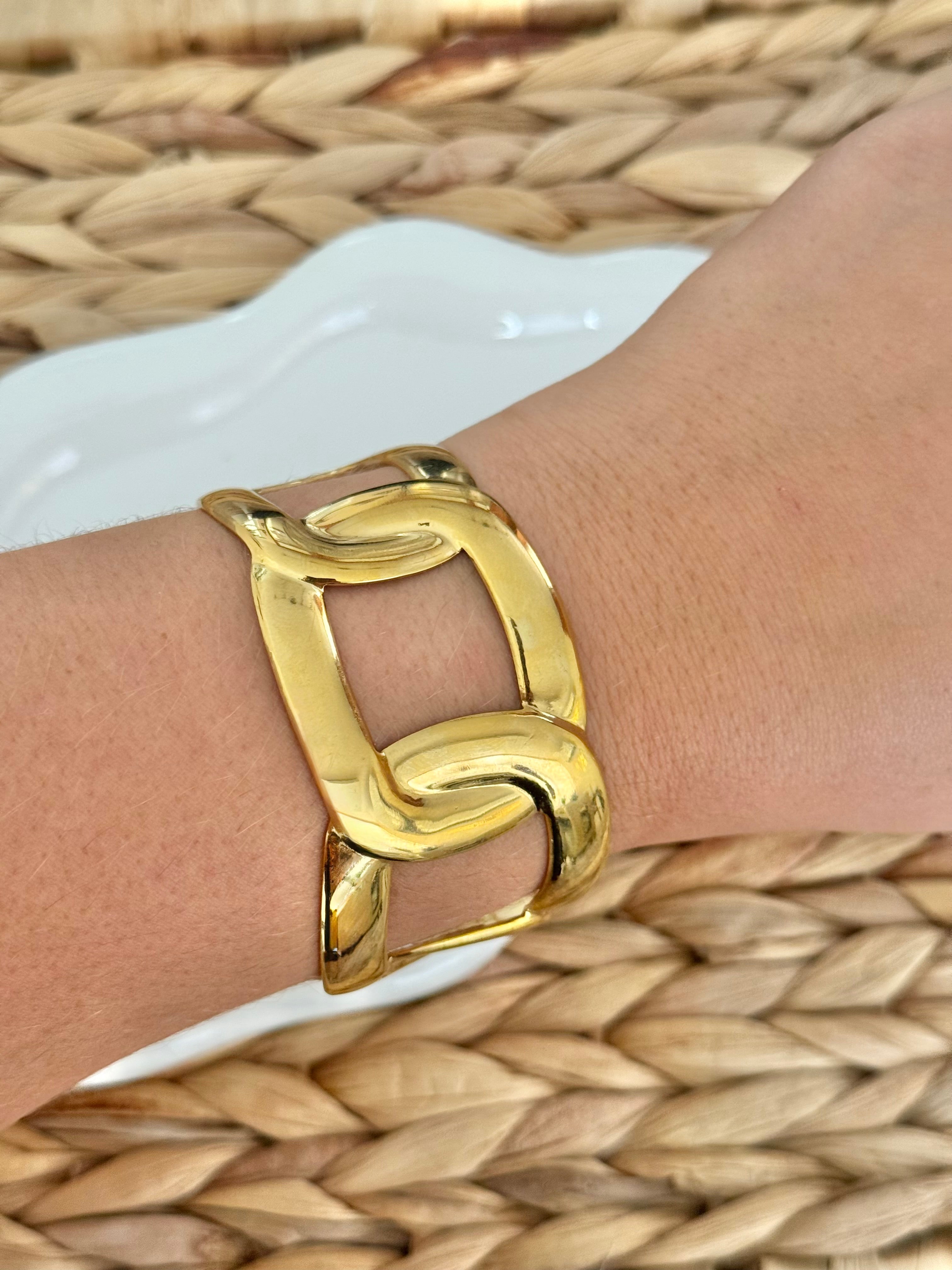 Cuban cuff