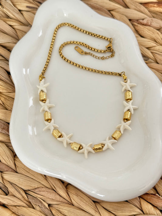 Starfish line white necklace