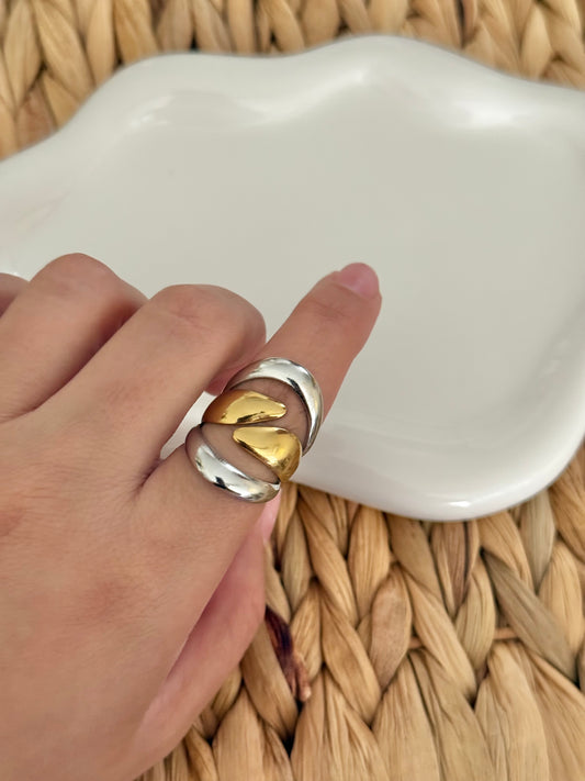 Elena double tone ring