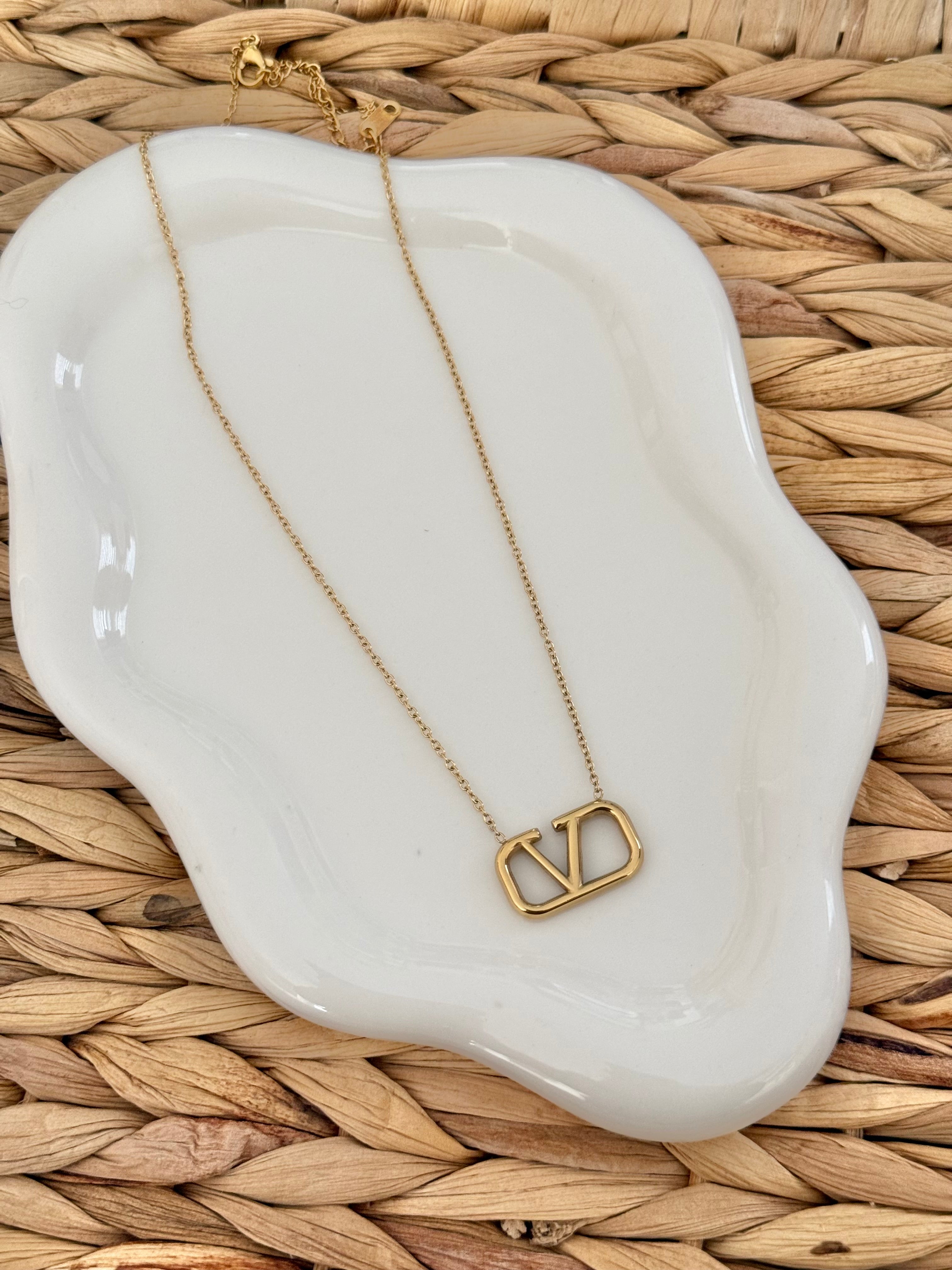 V gold necklace