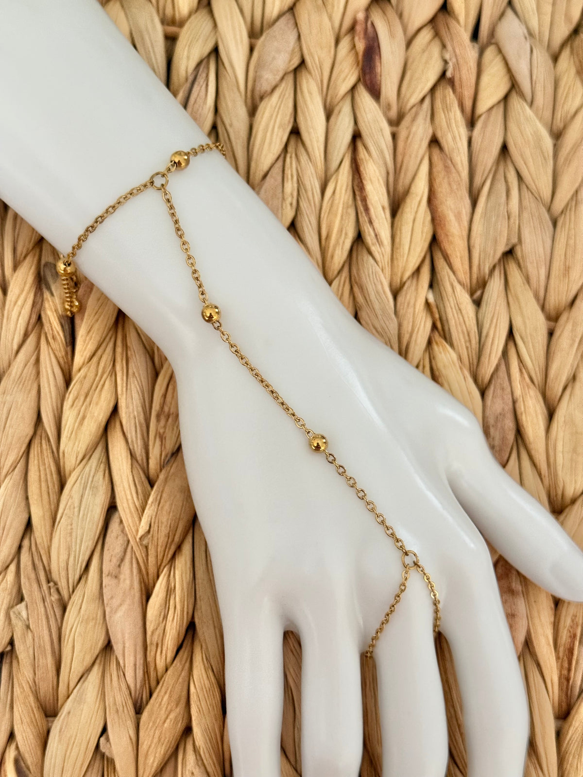 Dot’s hand chain