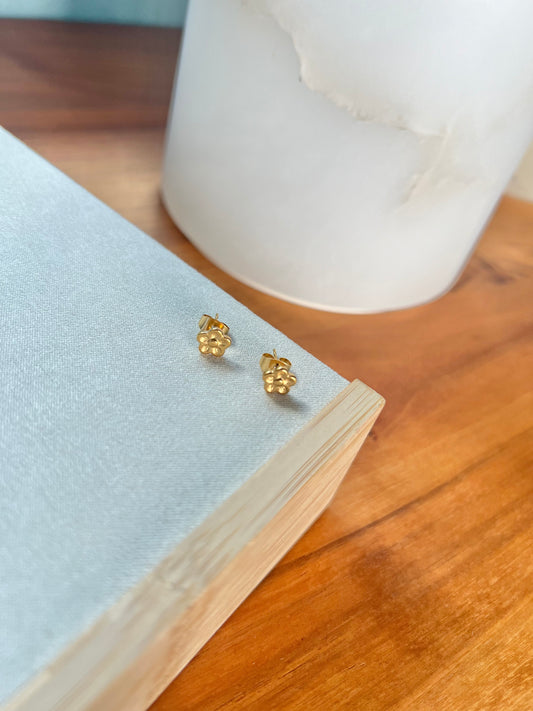 Golden flower studs