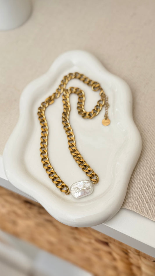 Rectangular pearl necklace