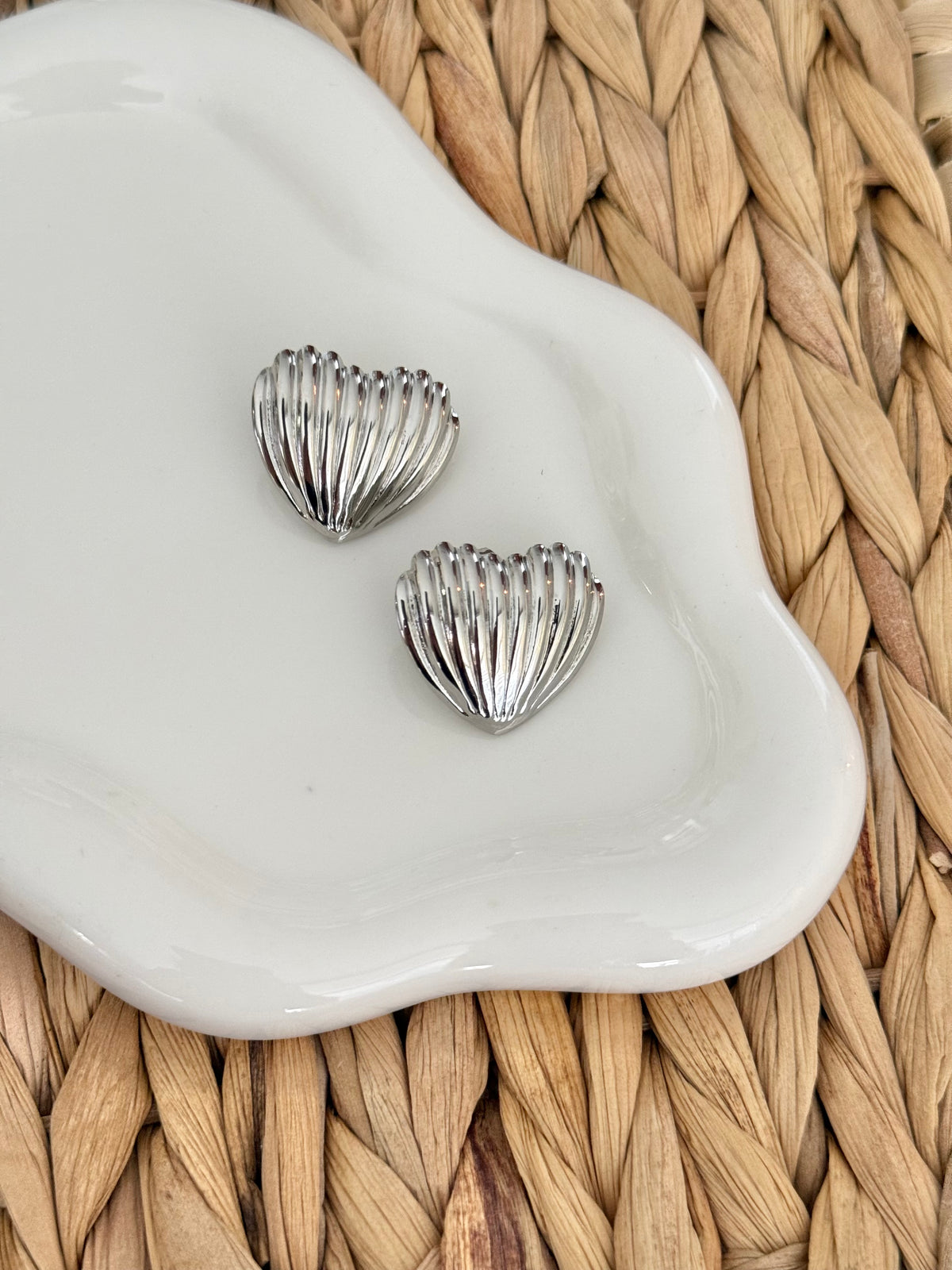 Heart lines silver stud