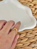 V gold ring