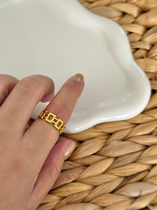 Square gold ring
