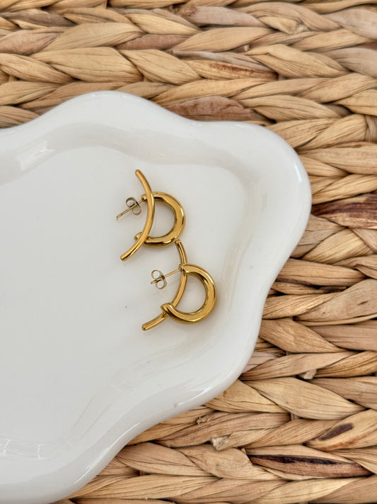 Split gold earrings