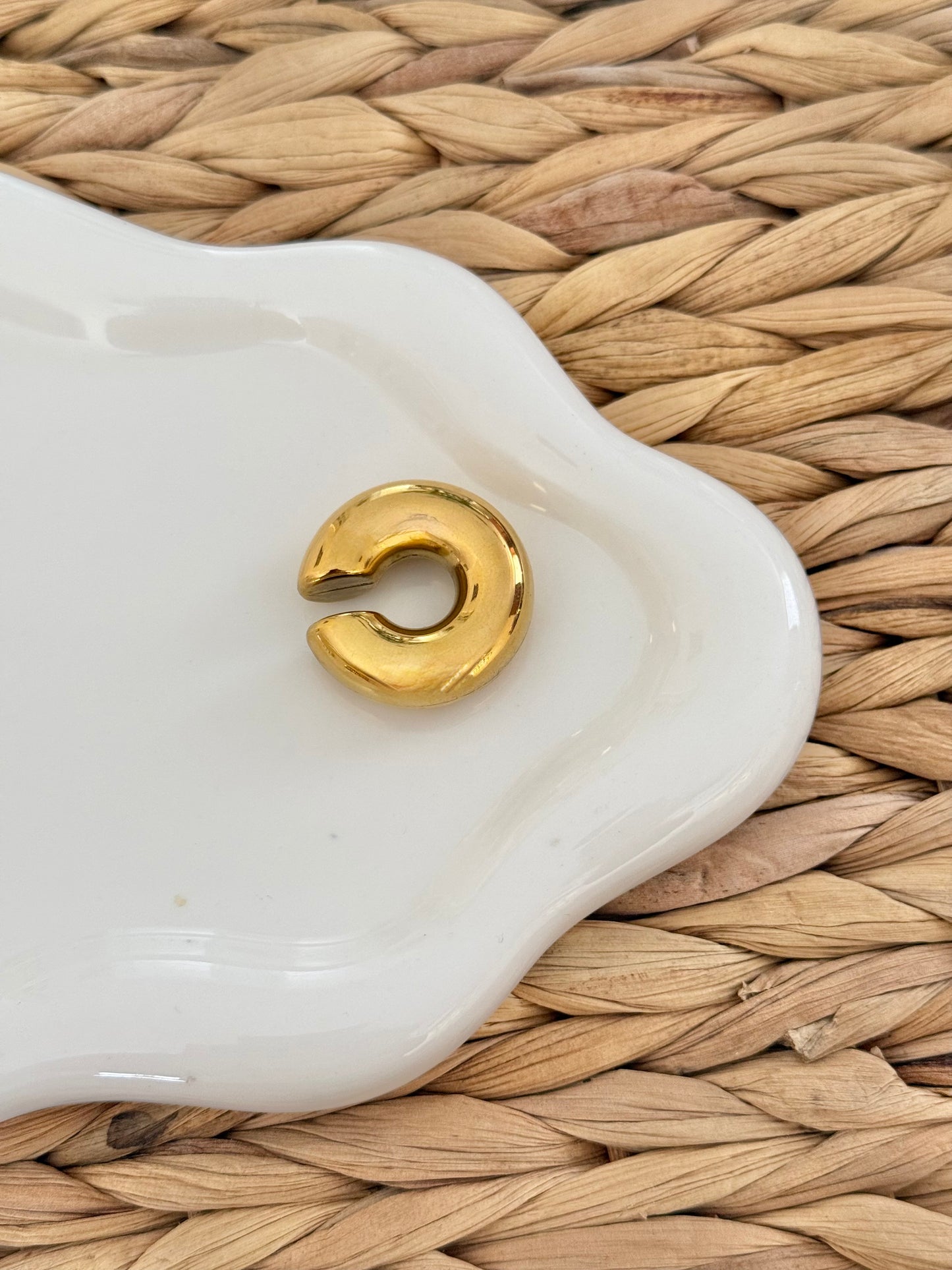 Chunk golden ear cuff