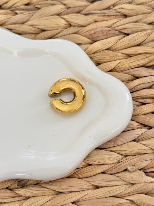 Chunk golden ear cuff