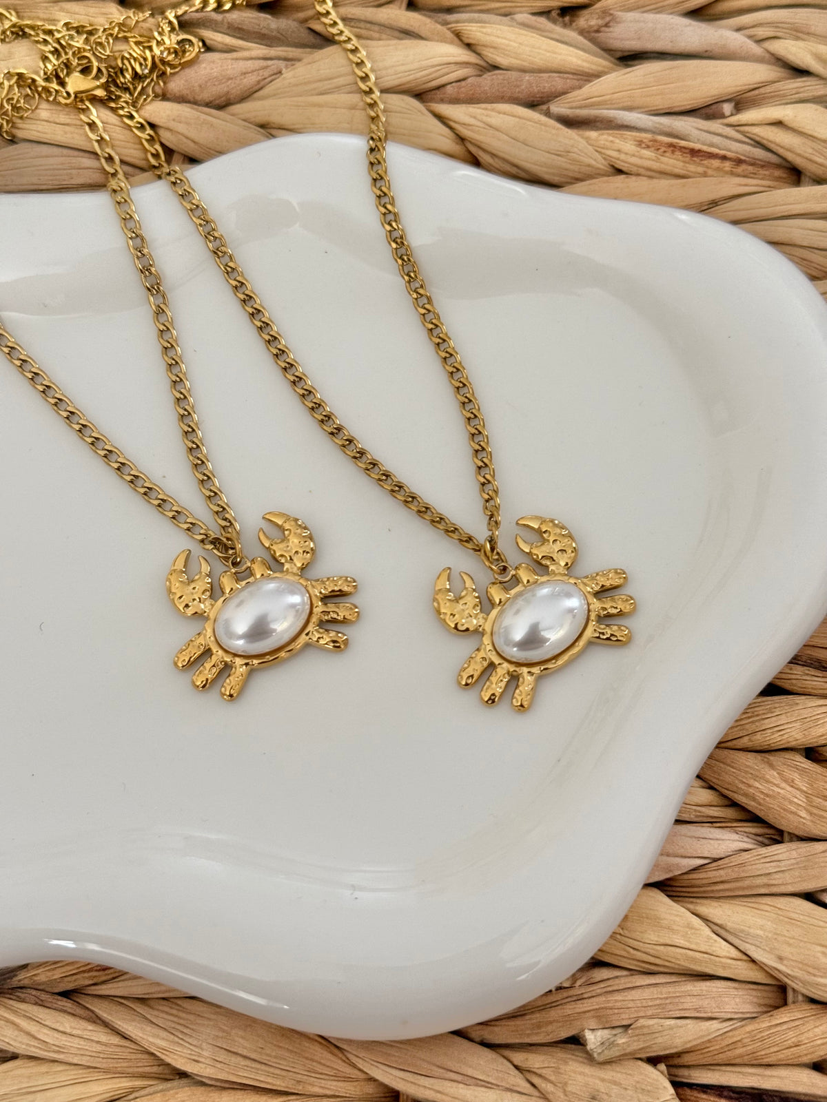 Crab pearl necklace