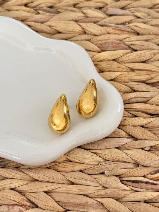 Drop gold earrings