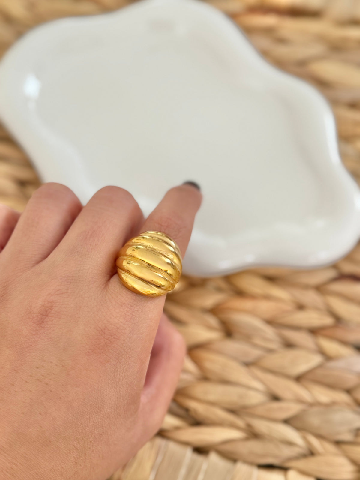 Bold lines special ring