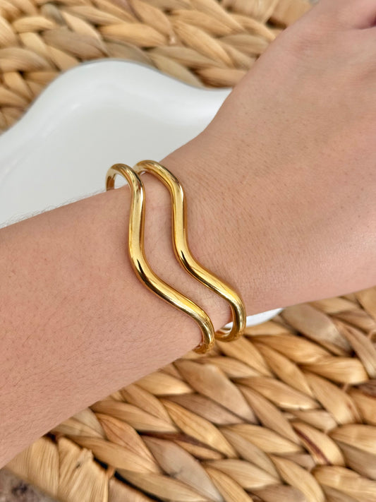 Curves golden cuff