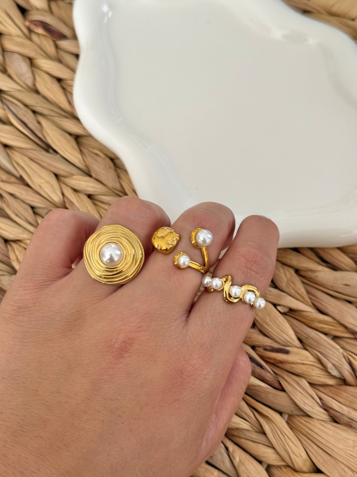Dots pearl ring
