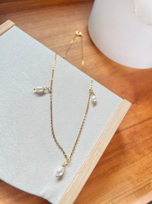 Dainty pearls chain