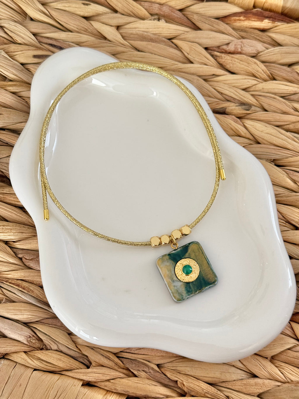 Magnetic gold fall necklace