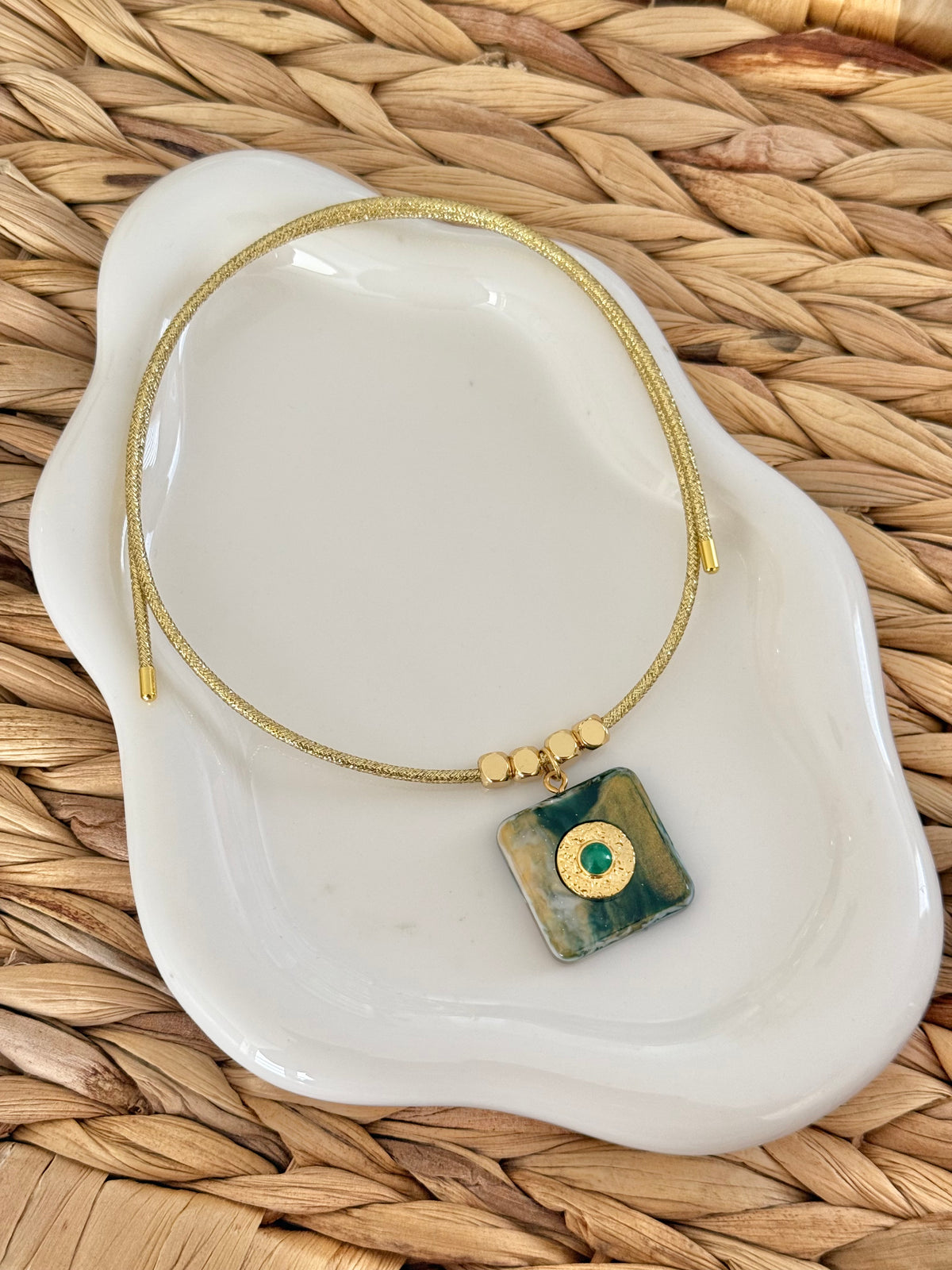 Magnetic gold fall necklace
