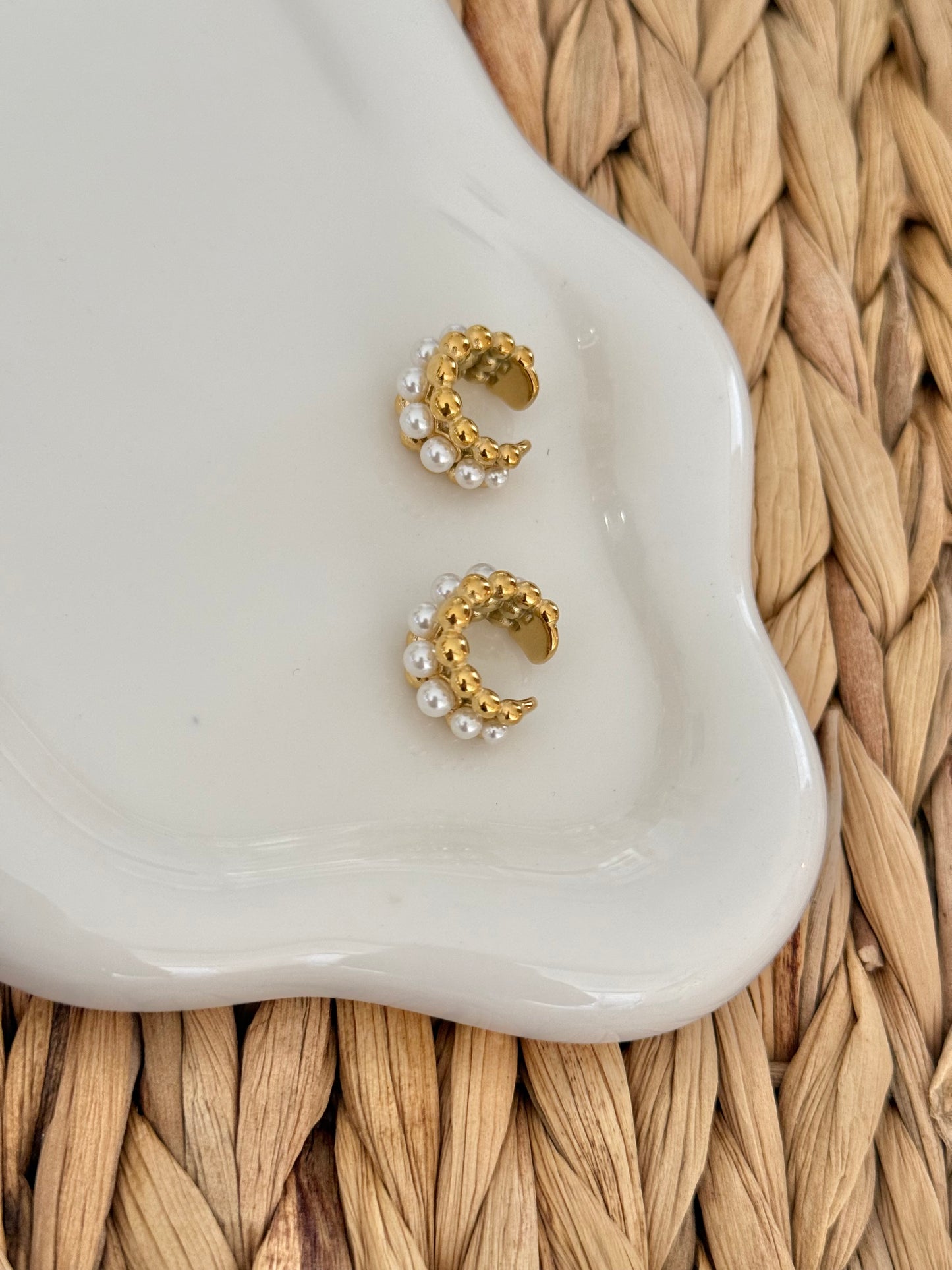 Golden pearl ear cuff