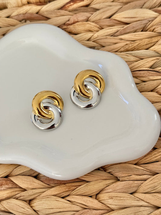 Eight double tone stud