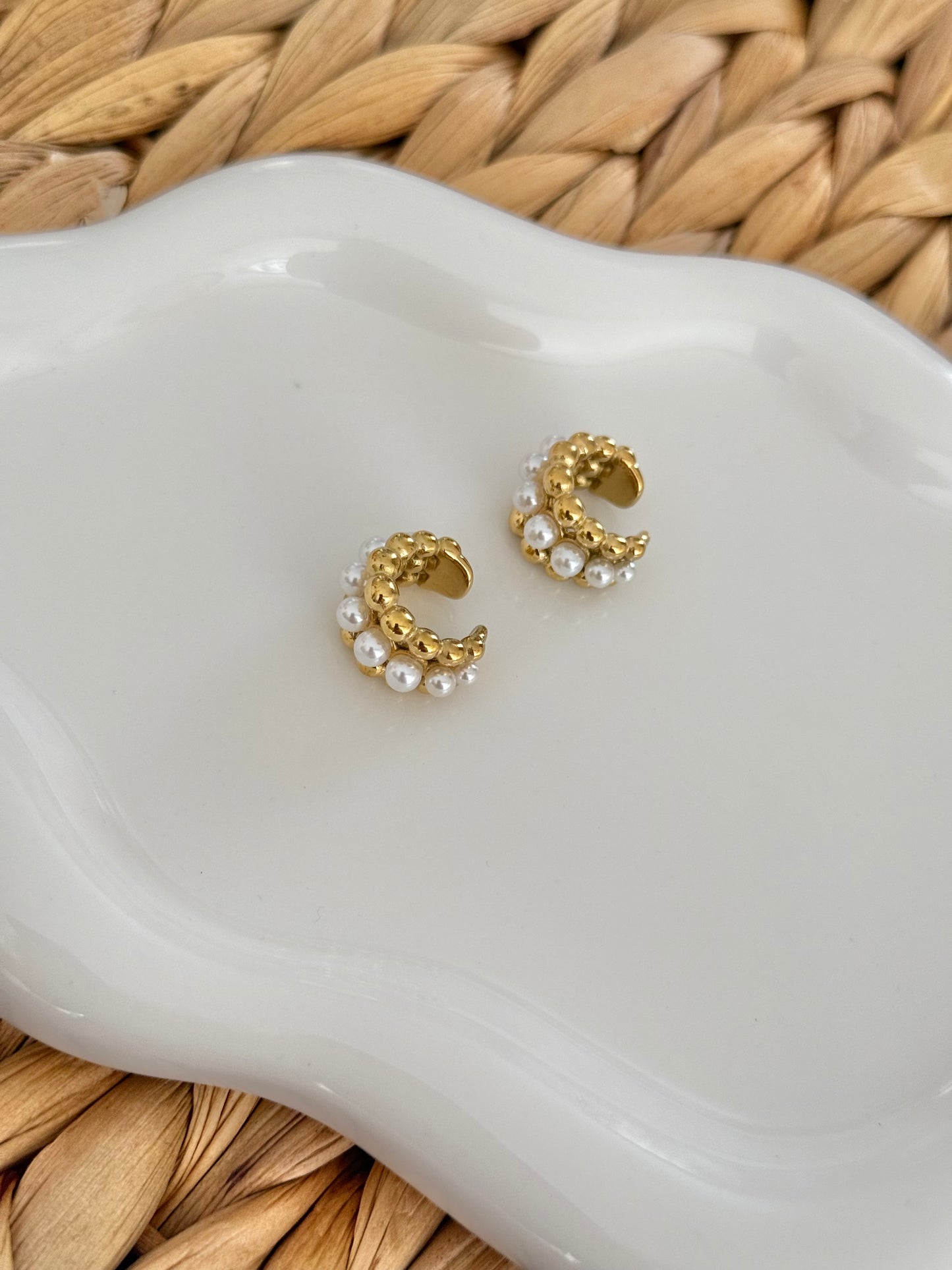 Golden pearl ear cuff