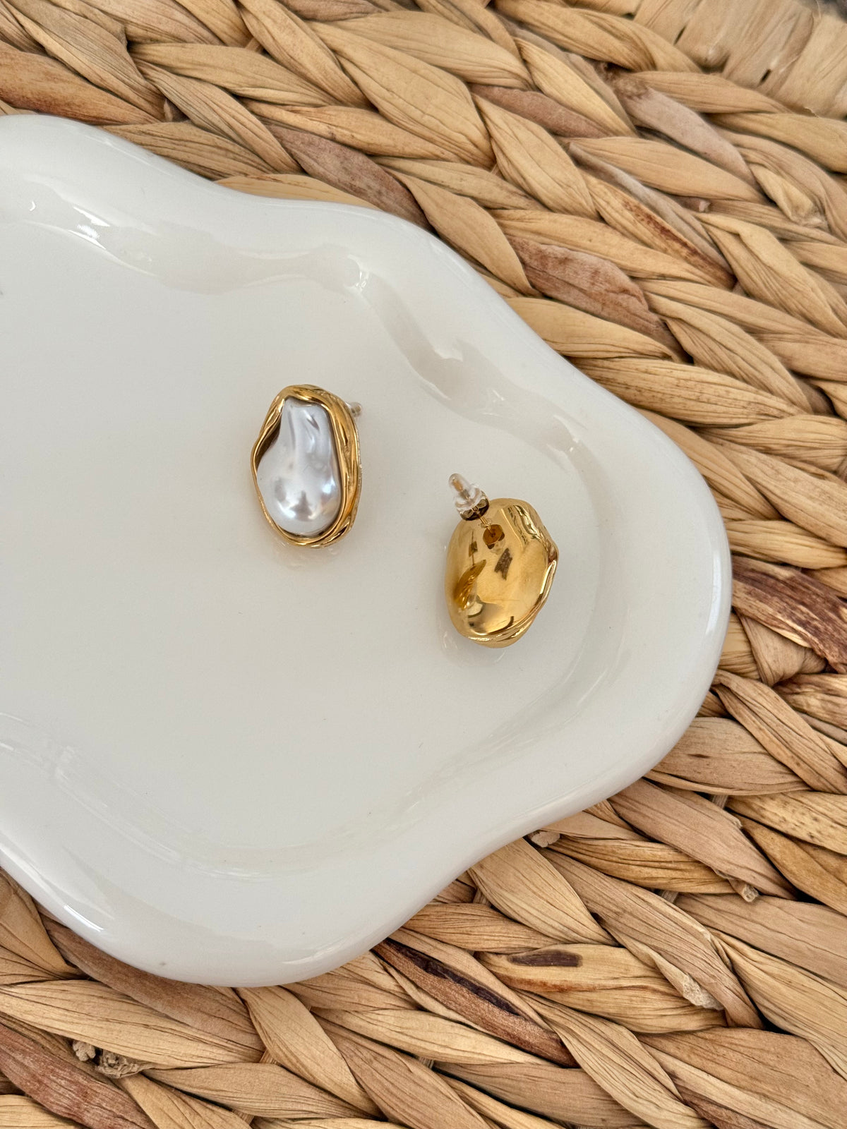 Art pearl stud