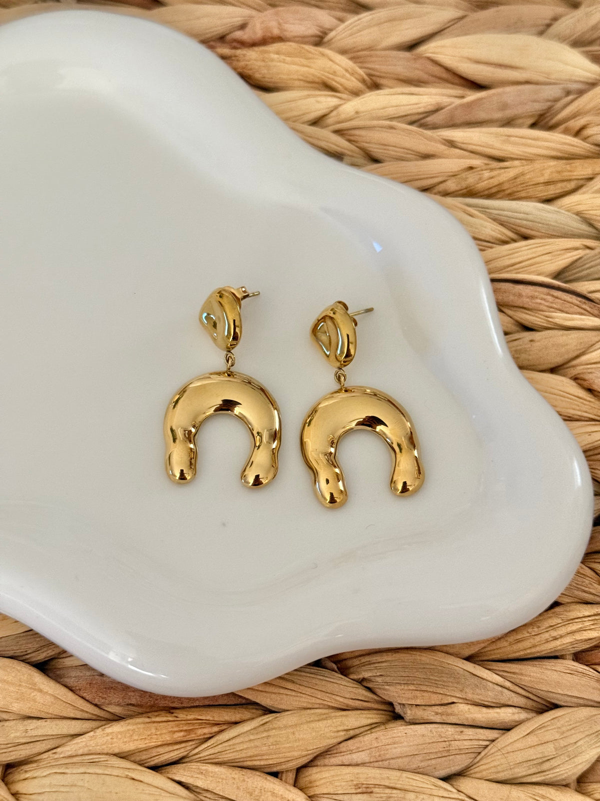 Melted u earrings