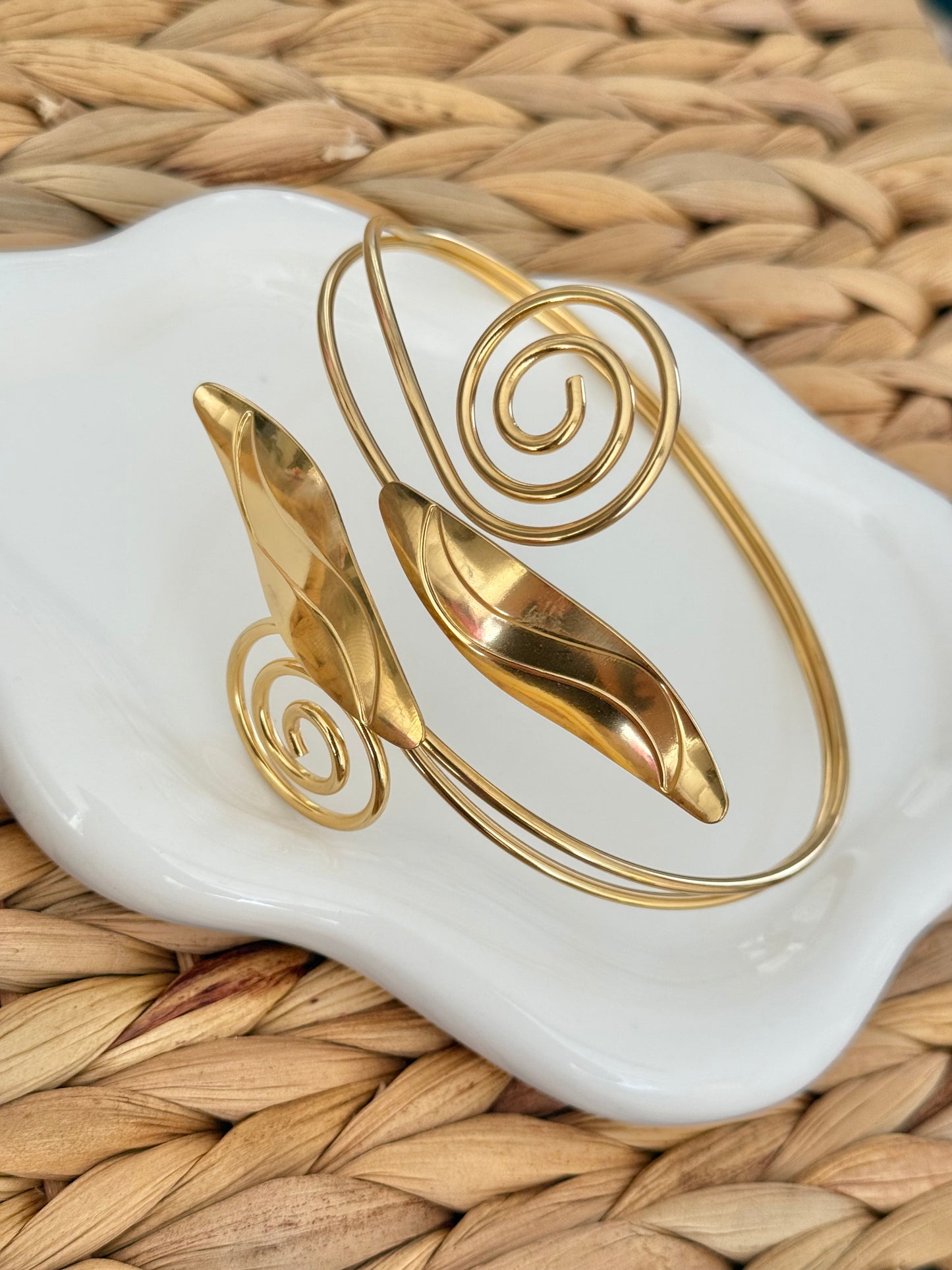 Arm bracelet