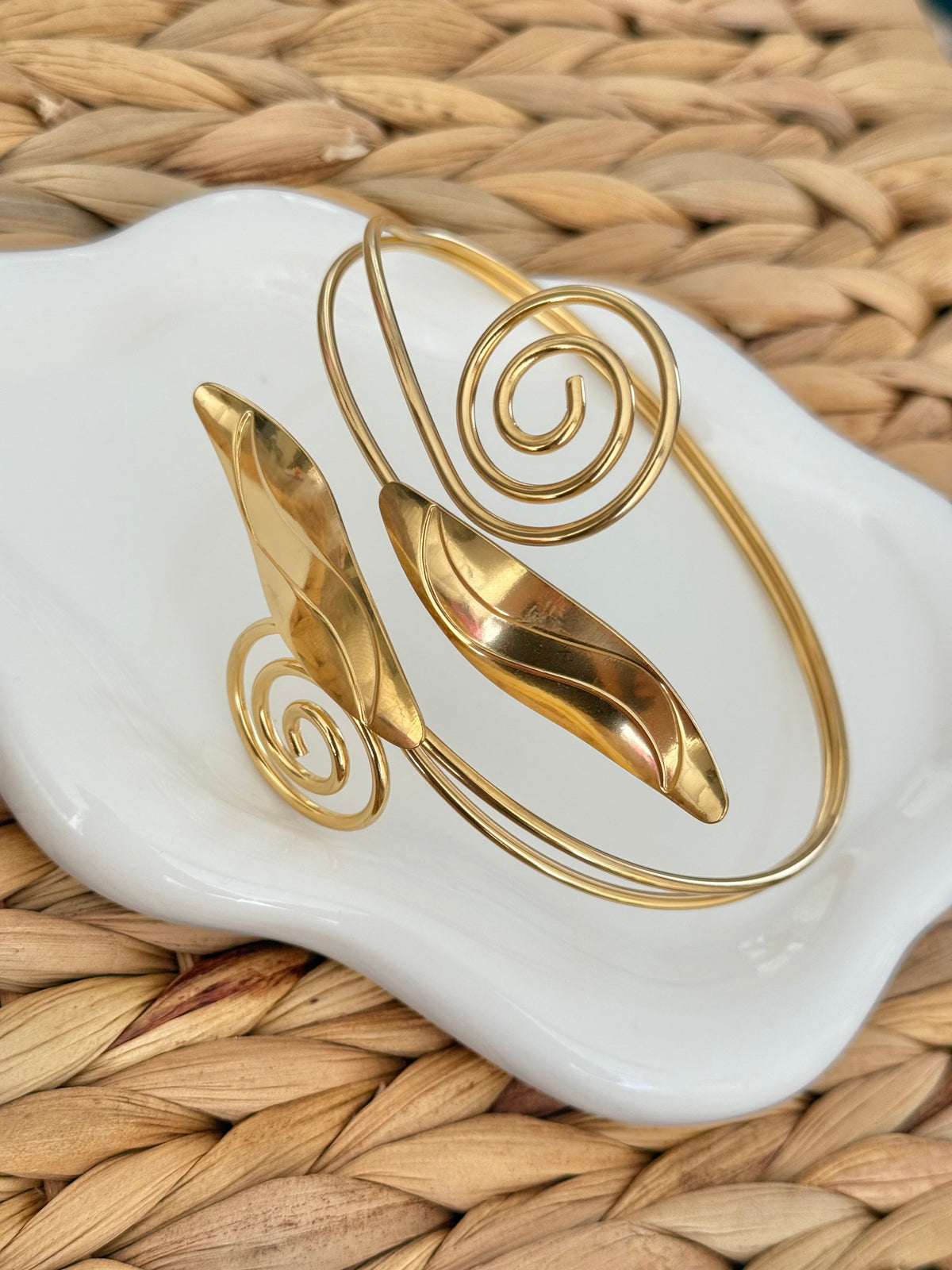Arm bracelet