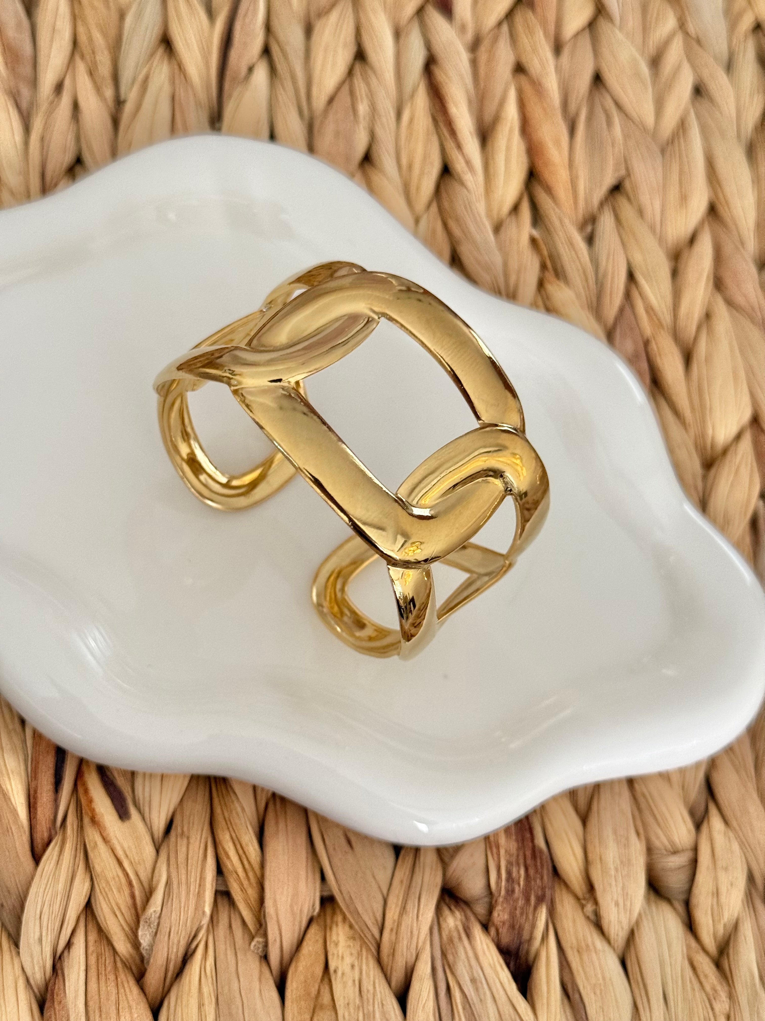 Cuban cuff