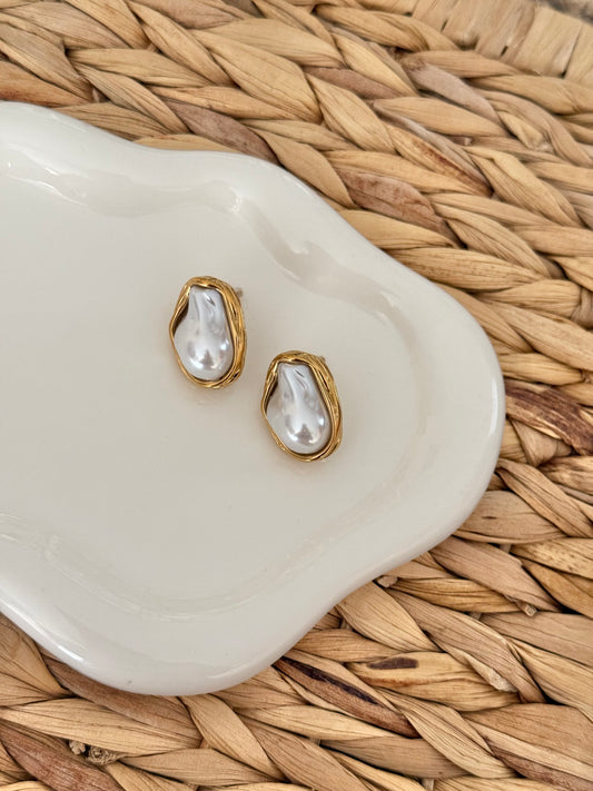 Art pearl stud