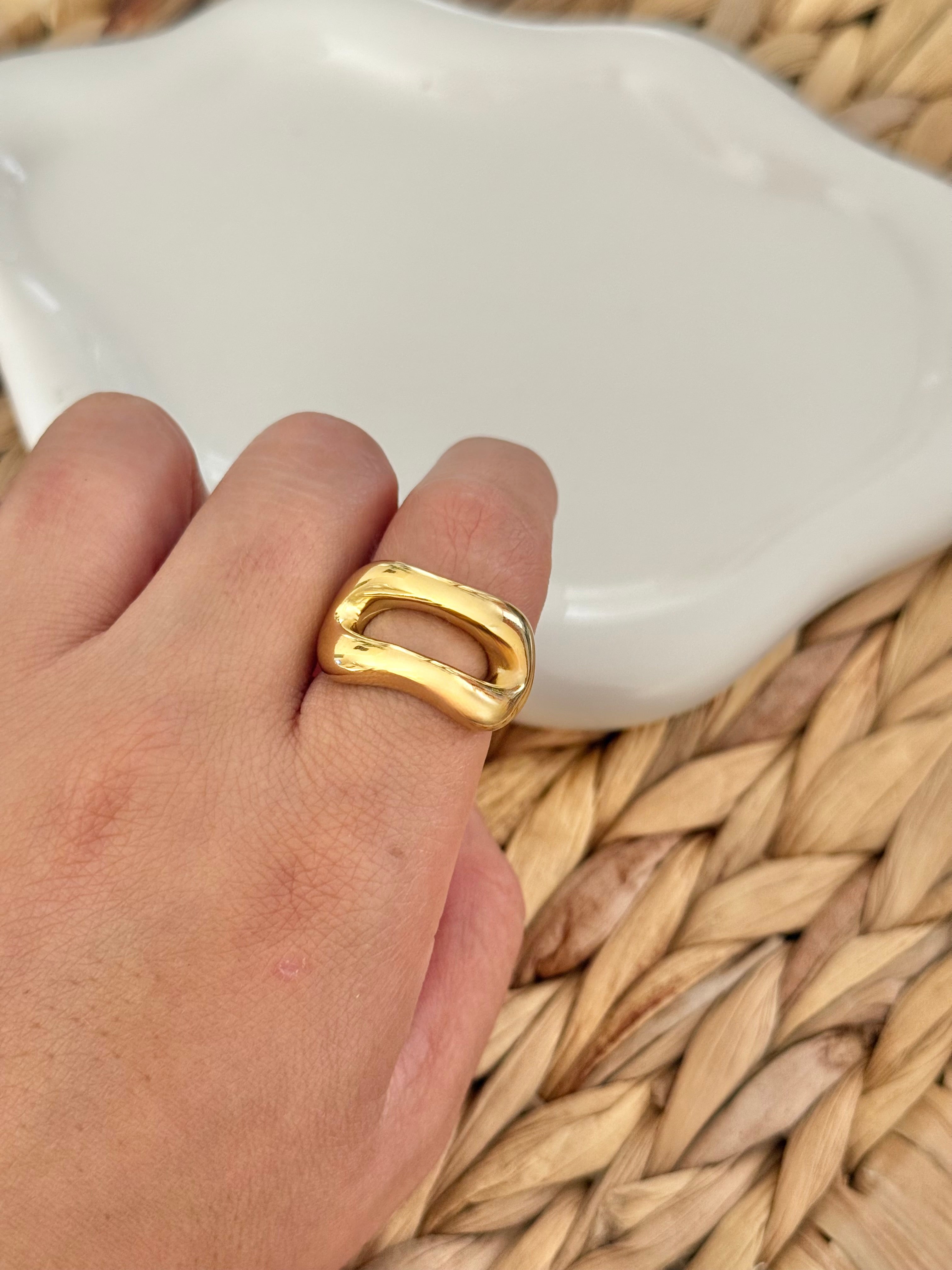 Janu ring