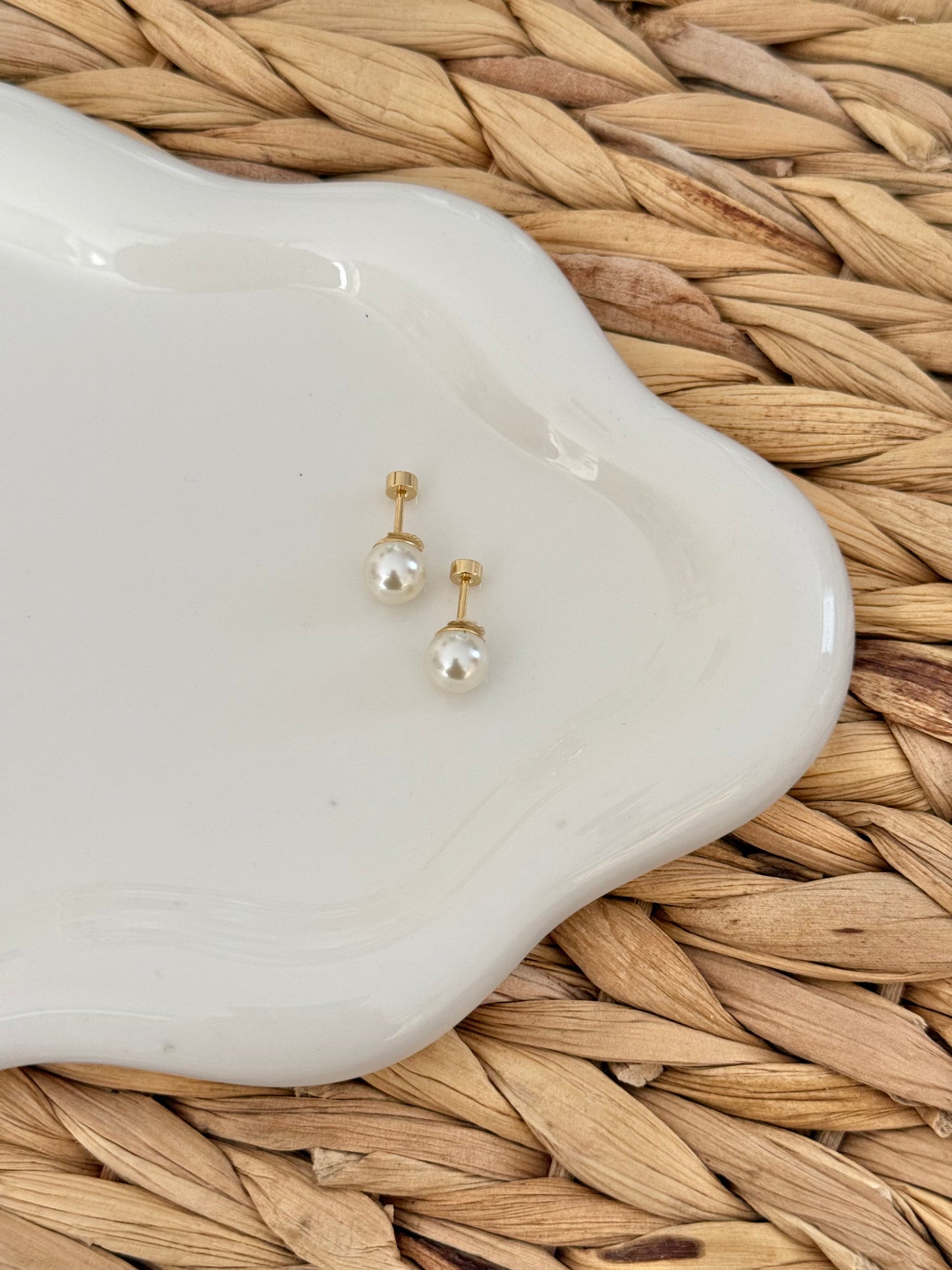 Muse pearl stud