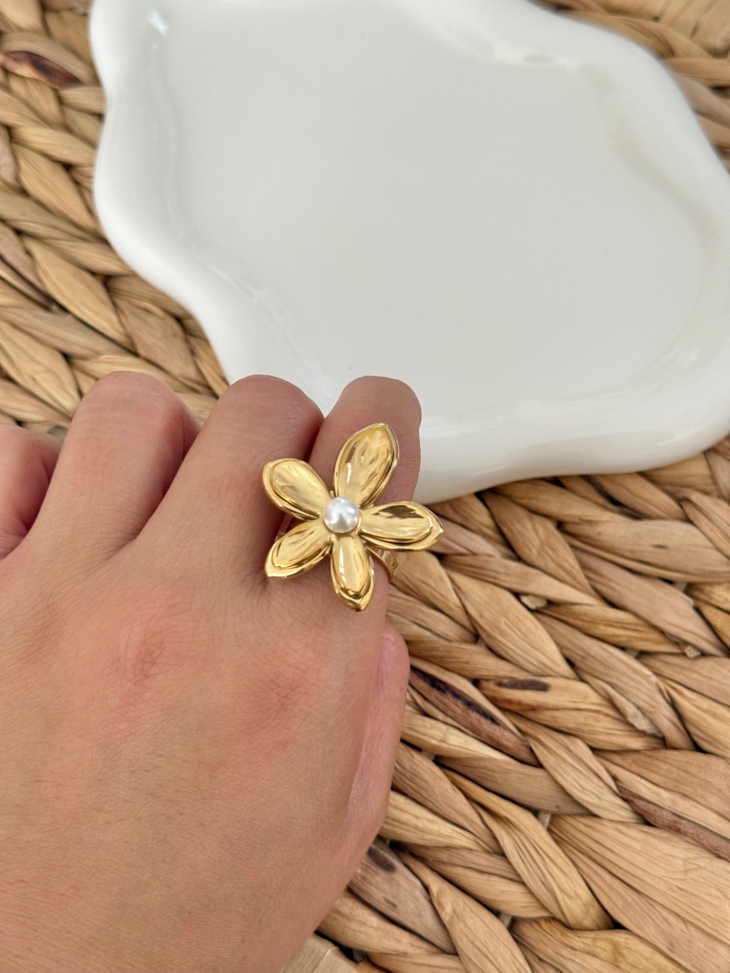 Big daisy ring